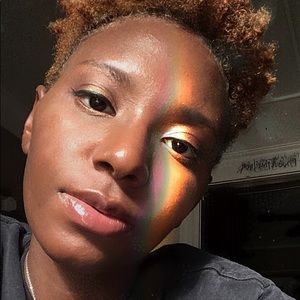 Meet your Posher, Ivie